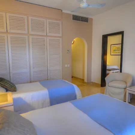 Ta' Cenc & Курортный комплекс