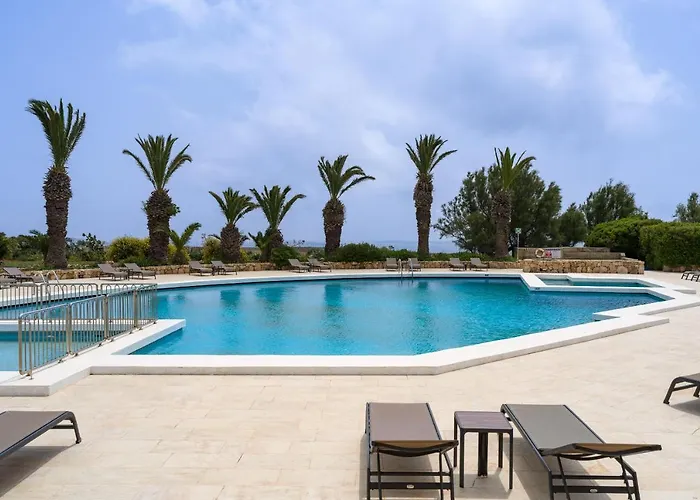 אתר נופש Ta' Cenc & 5*