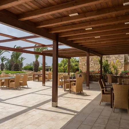 Ta' Cenc & Üdülőközpont